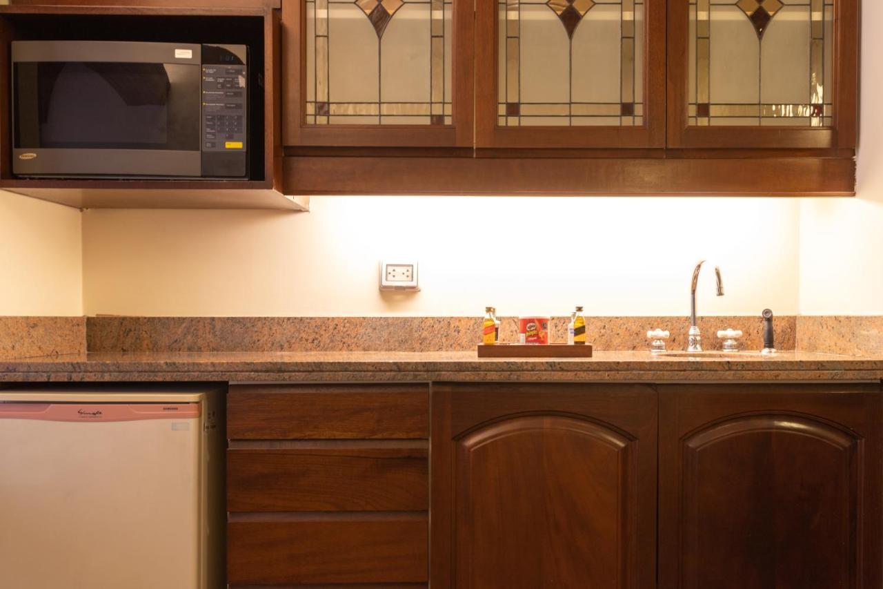 J&A Classic Hotel Lima Exterior foto A kitchen with under-cabinet lighting