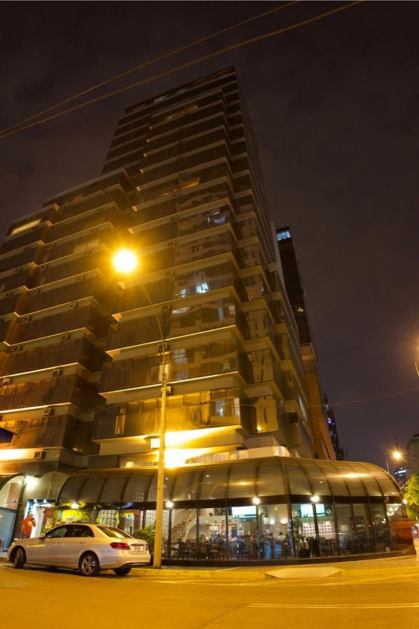 J&A Classic Hotel Lima Exterior foto The building at night