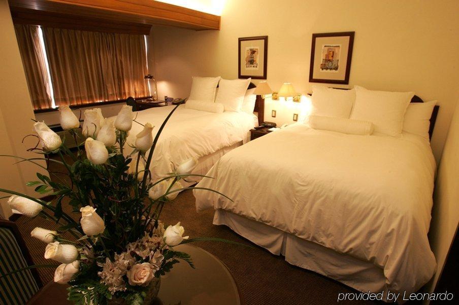 J&A Classic Hotel Lima Zimmer foto A room at the hotel