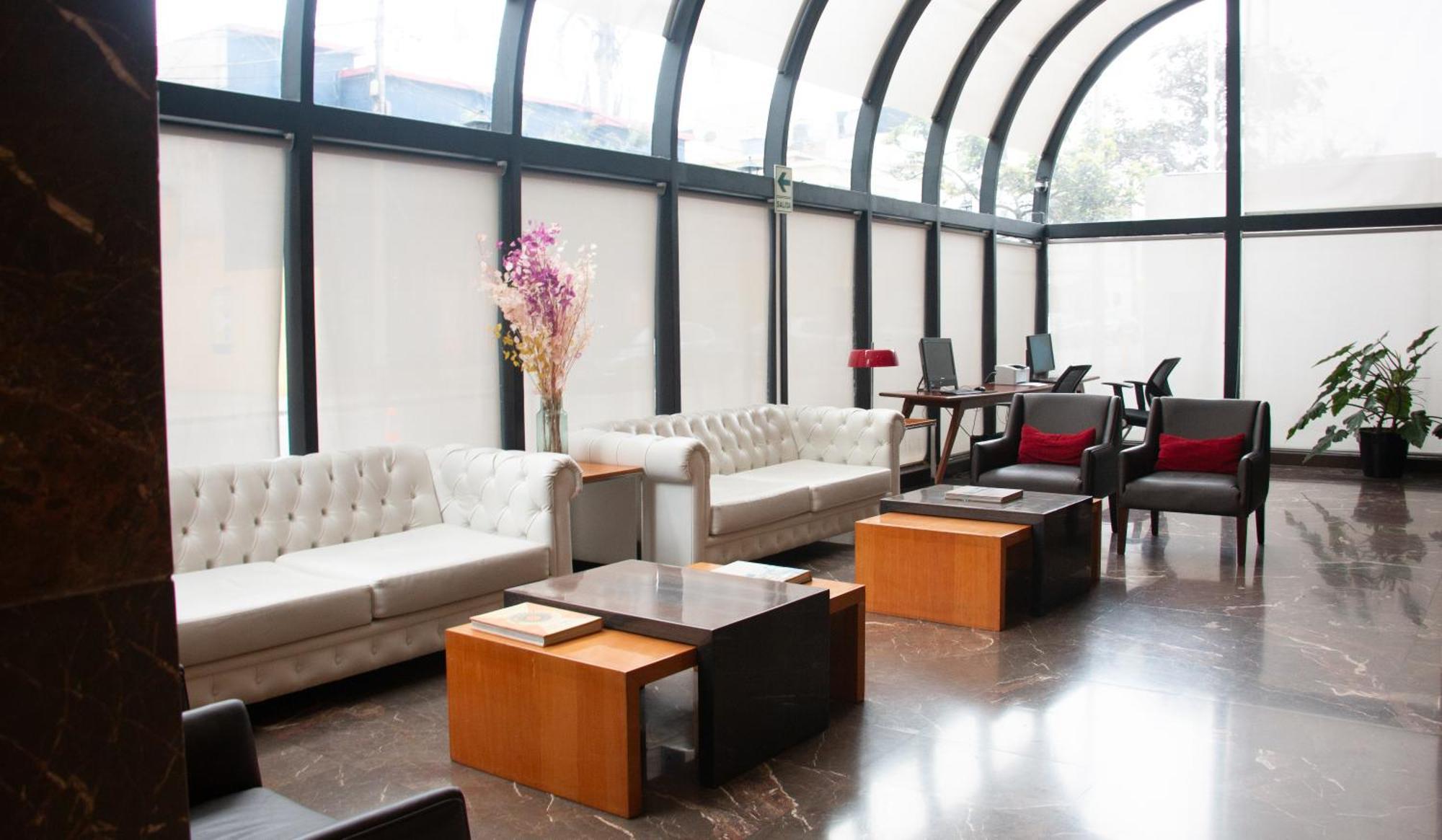 J&A Classic Hotel Lima Exterior foto The lounge at the airport