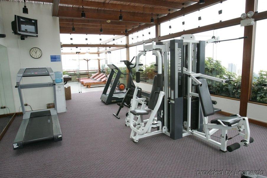 J&A Classic Hotel Lima Einrichtungen foto The gym at the 36th floor