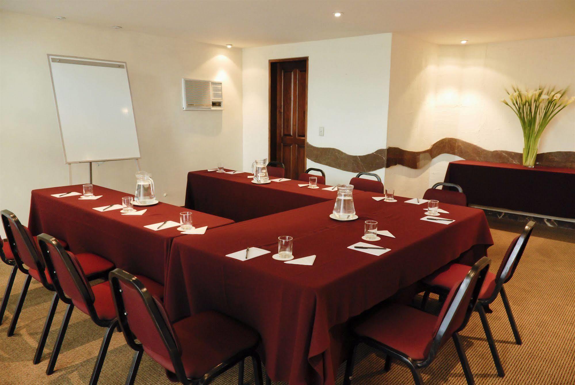 J&A Classic Hotel Lima Exterior foto A meeting room at the hotel
