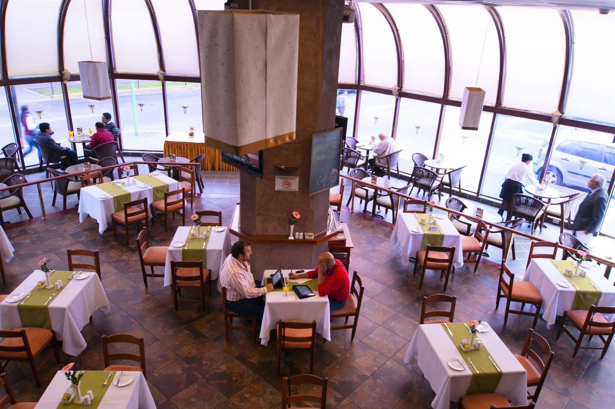 J&A Classic Hotel Lima Exterior foto The restaurant
